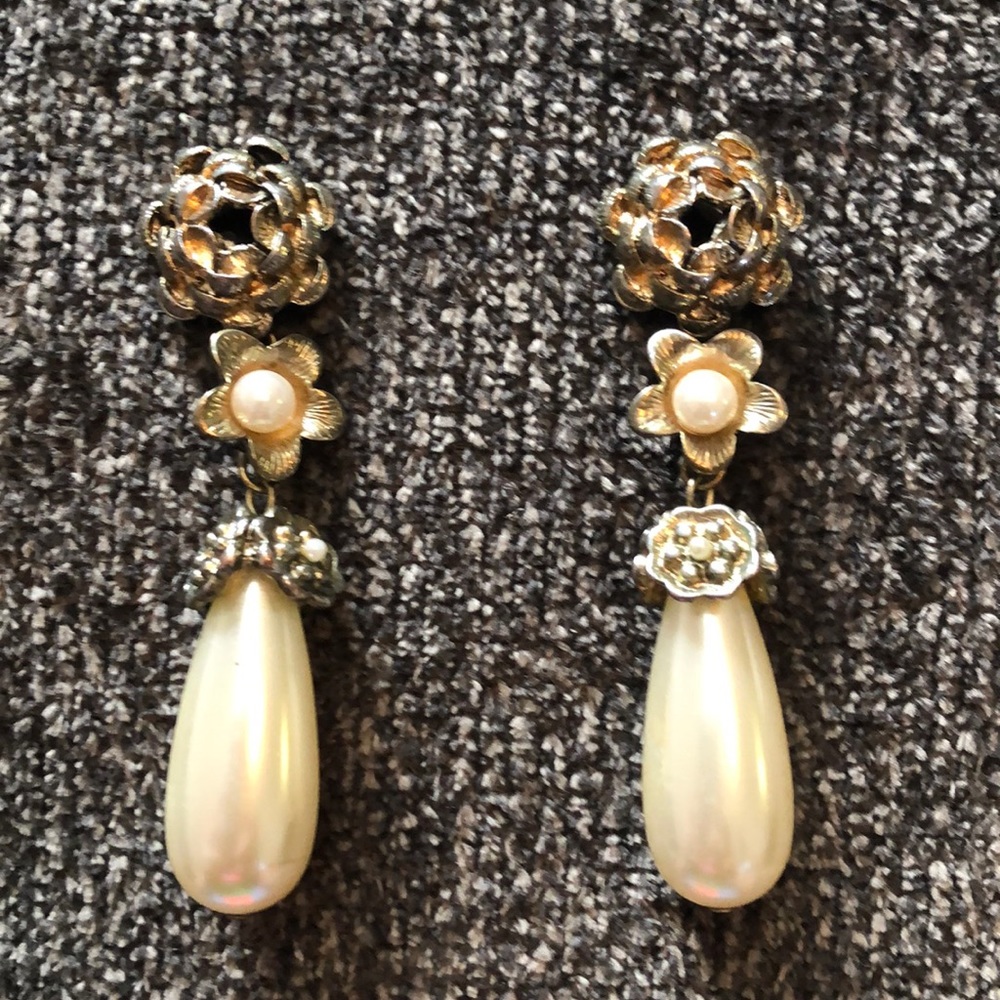 Gold Floral and Pearl Dangle Earrings w/ Post